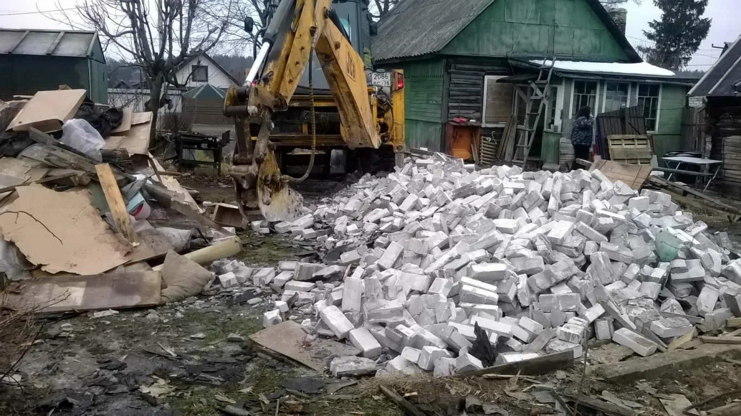 Вывоз мусора после сноса здания в Краснодаре от ПроМусор – цена от 5160 руб., утилизация и уборка стройотходов