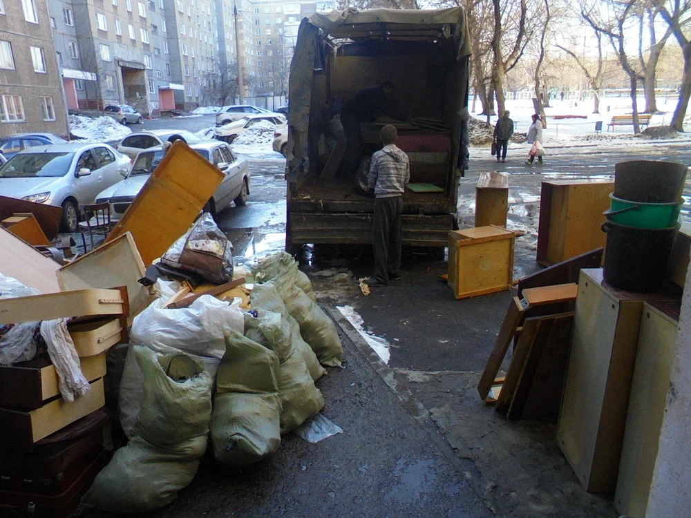 Вывоз мусора из подвала с утилизацией в Краснодаре в октябре