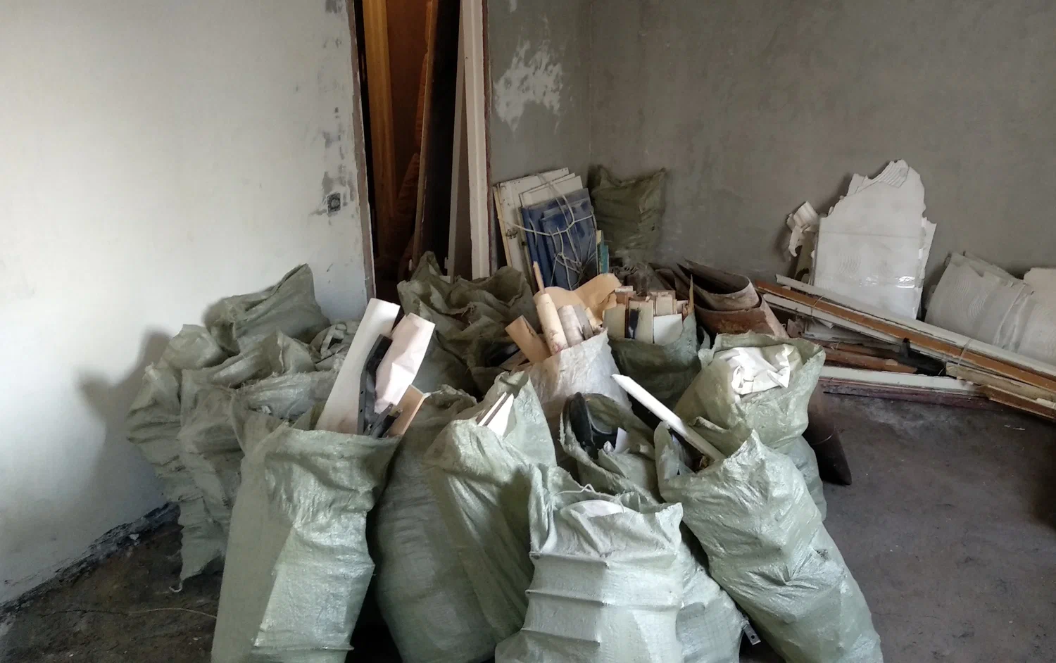 Уборка строительного мусора с вывозом и утилизацией в Краснодаре в октябре