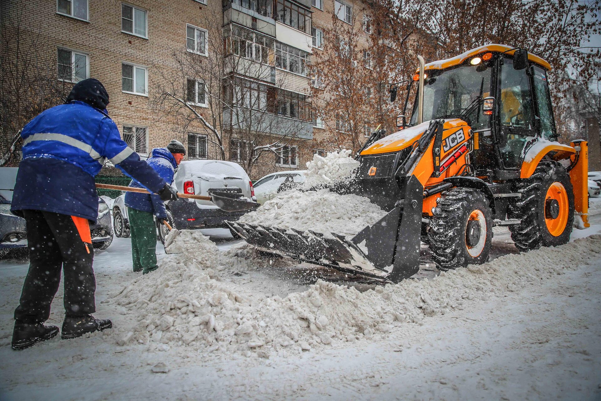 Очистка дворов от снега и наледи в Краснодаре — уборка снега, трактор и ручная, цены от 516 руб. | ПроМусор